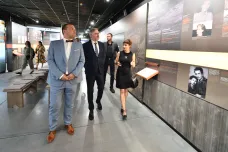 Pamětníci romského holocaustu odcházejí, nesmí se z nich stát jen věty v učebnicích, řekl při pietě Fiala